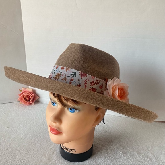 Custom Pretty 100% Wool Fedora Hat Beige with Custom Floral Detail Boho Chic NEW - Picture 12 of 12